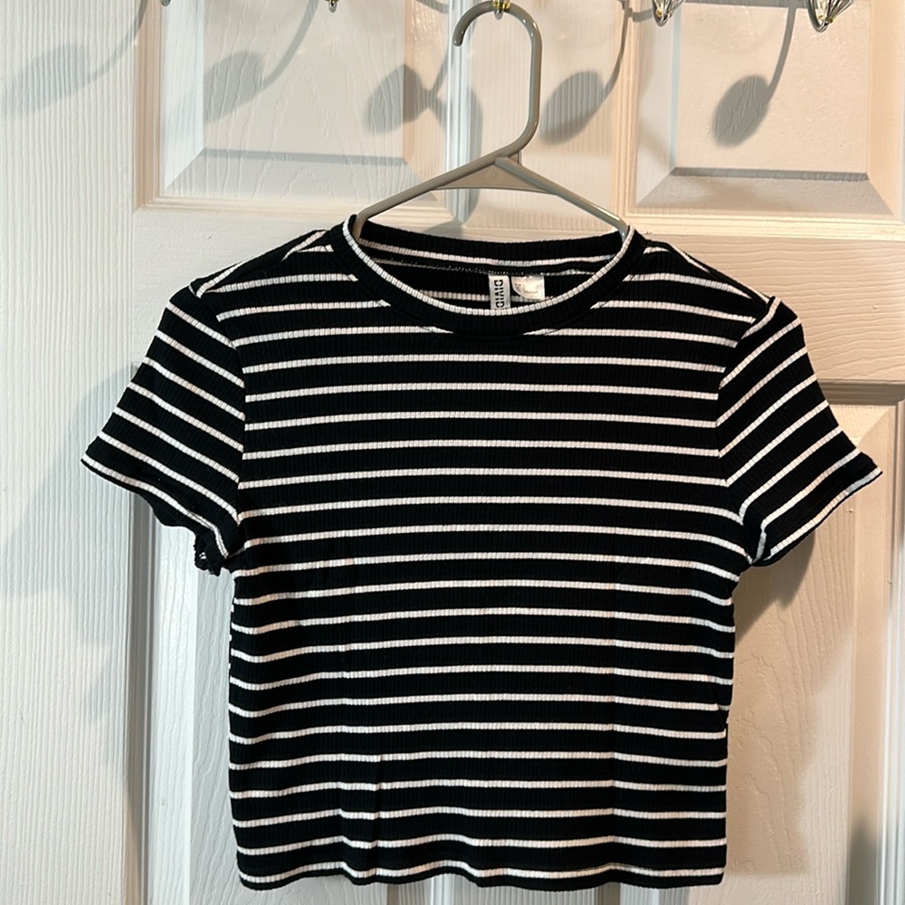 H&M DEVIDED TSHIRT SIZE L PETITE